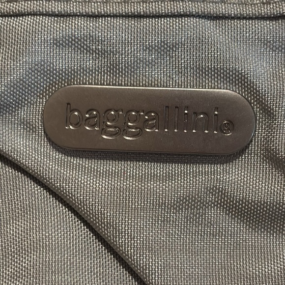 Baggallini Shoulder Purse - Picture 2 of 11